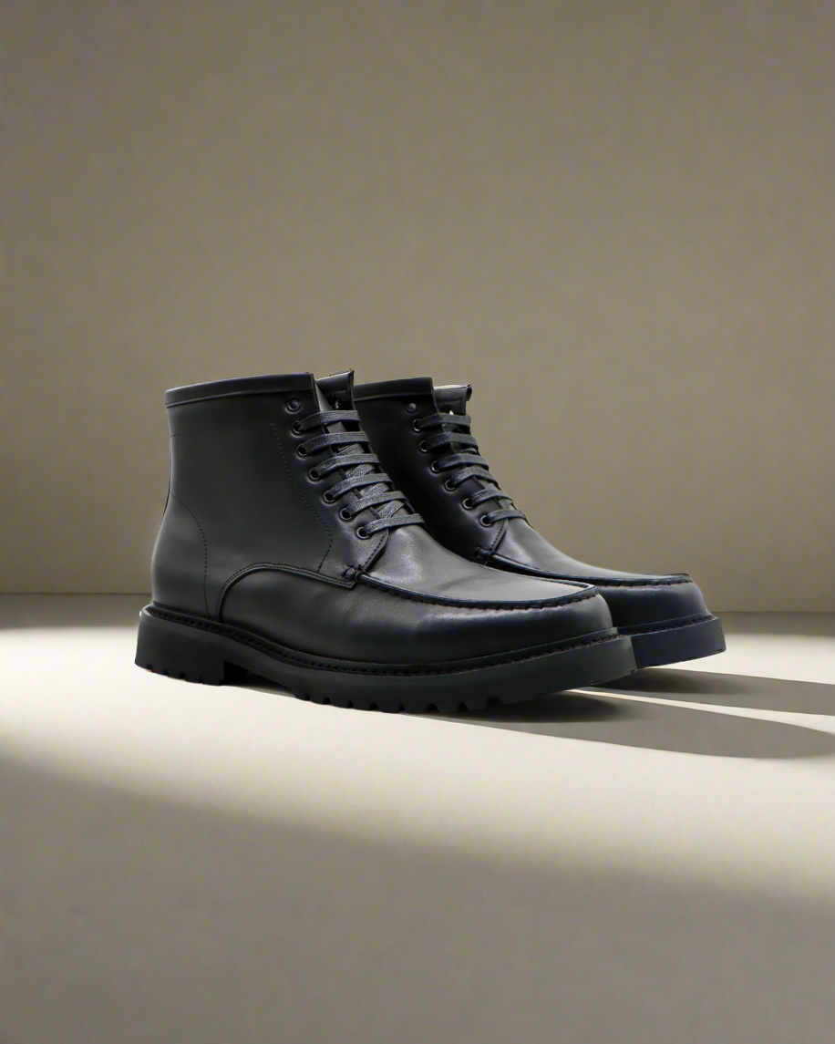 2H #2Y06-2001-8160 Black Leather Boot