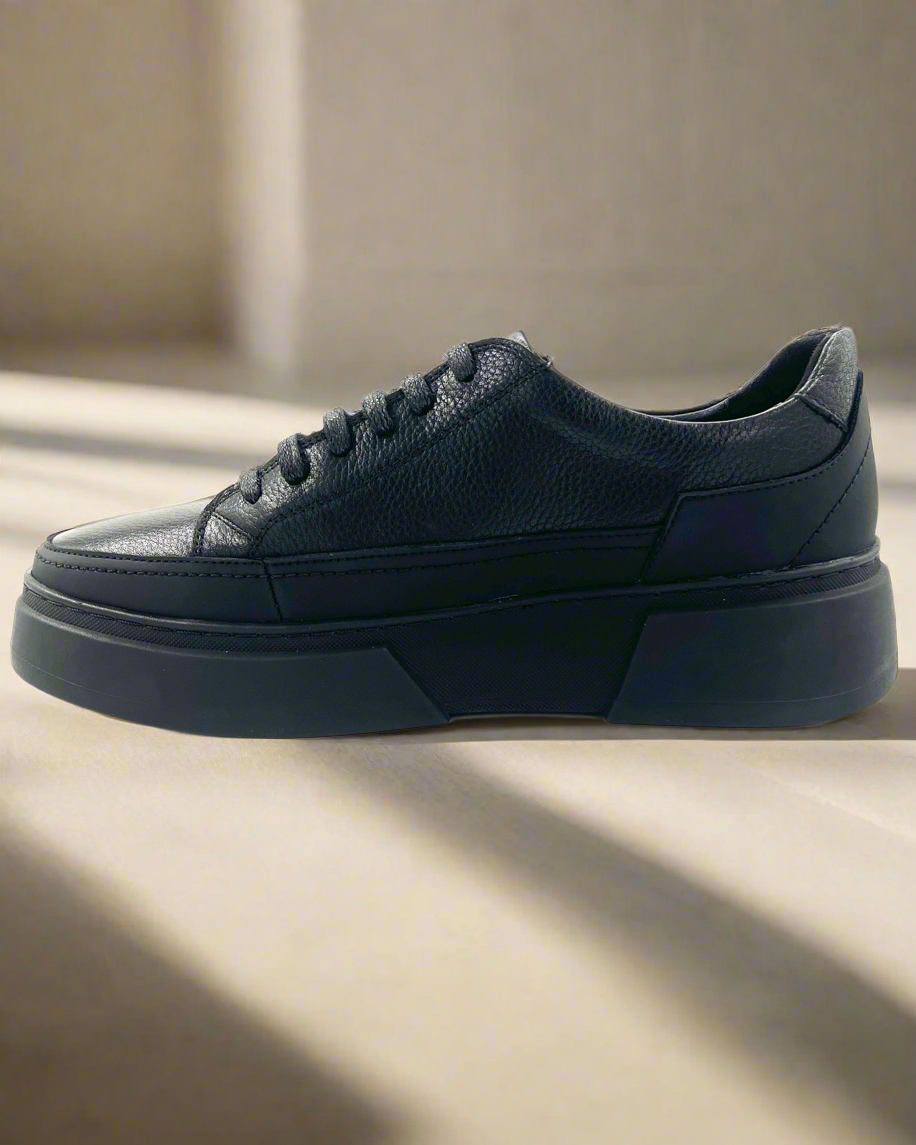 2H #E26249-84-912 Genuine Leather Black Casual Shoes