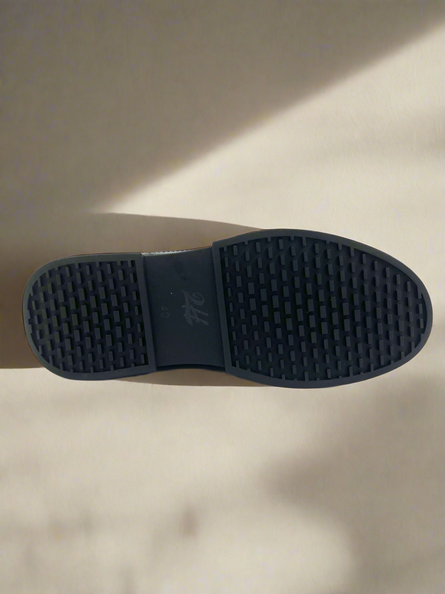 2H #E26249-84-912 Genuine Leather Black Casual Shoes