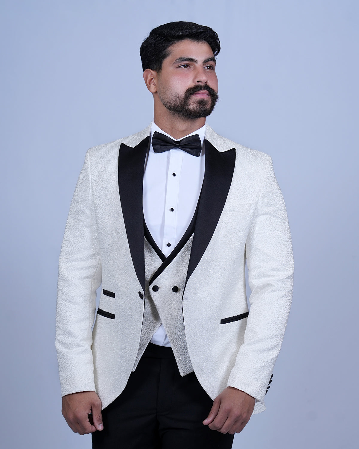 2H White Neck Wedding Suit