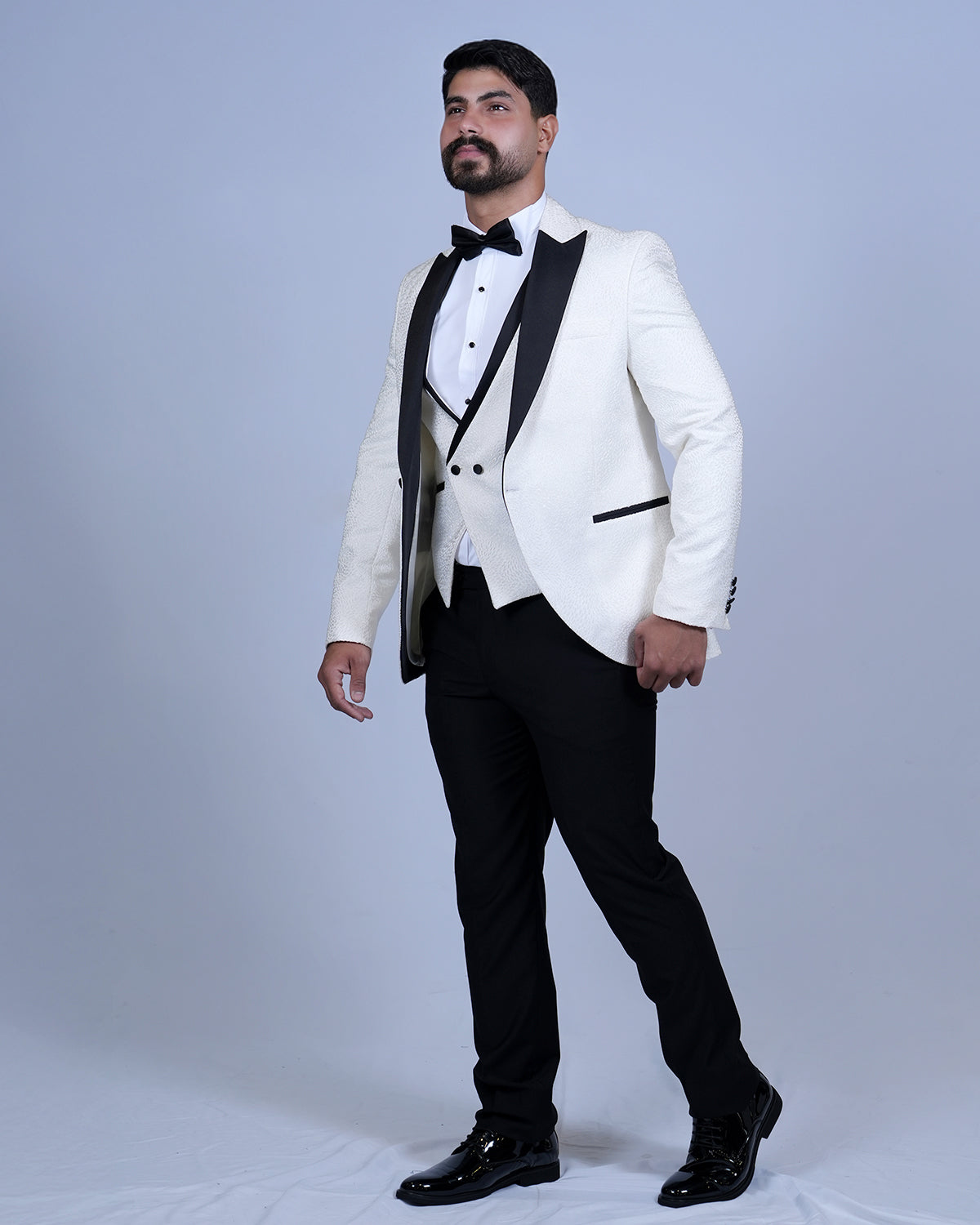 2H White Neck Wedding Suit
