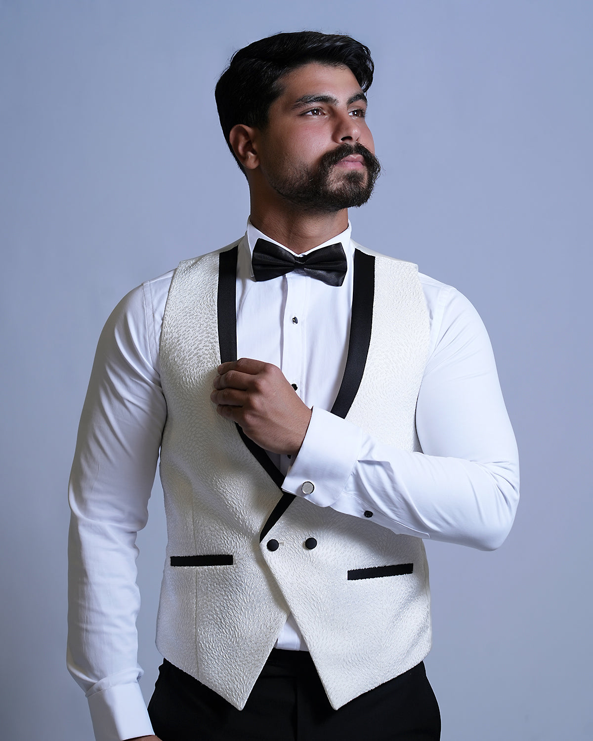 2H White Neck Wedding Suit