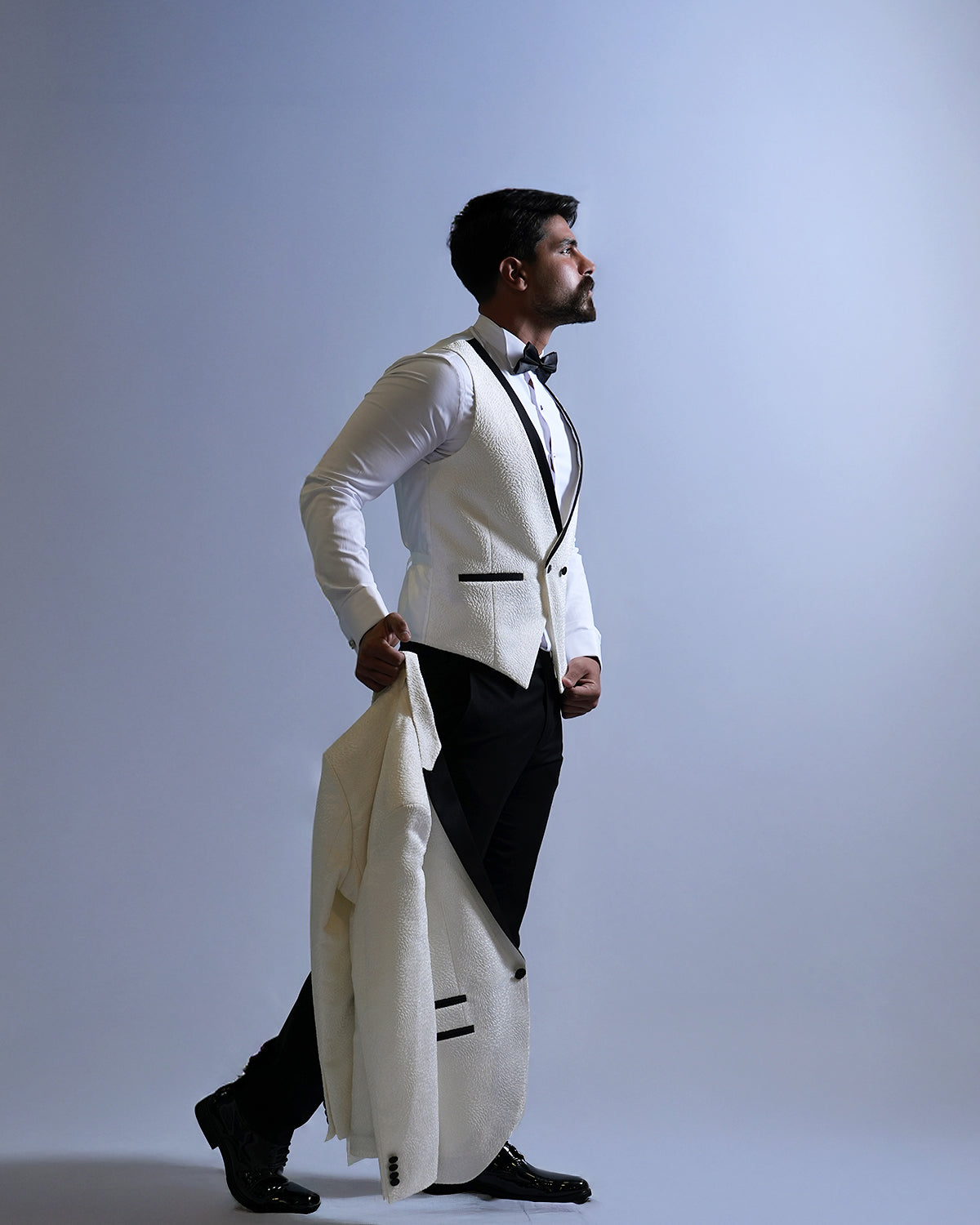 2H White Neck Wedding Suit