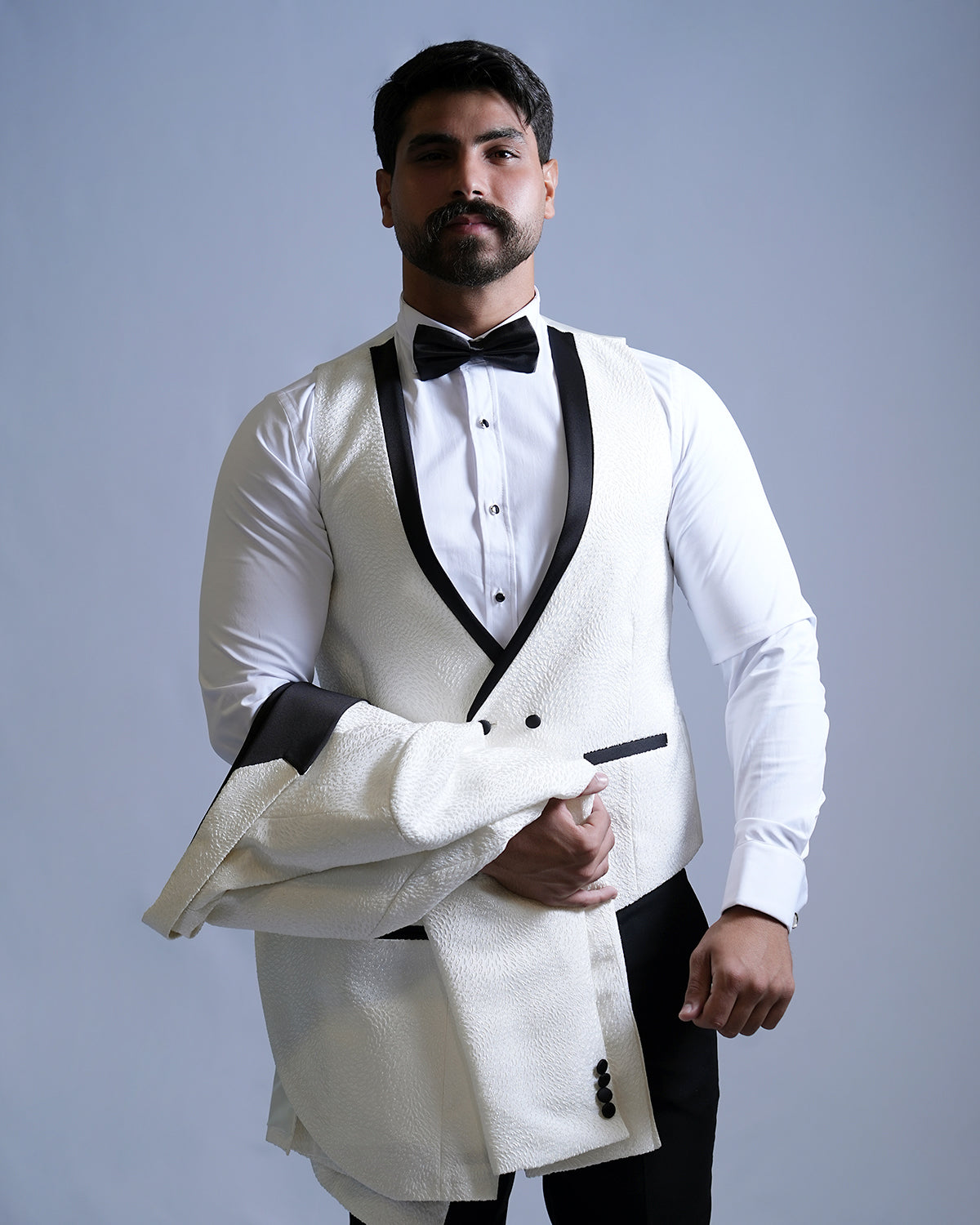 2H White Neck Wedding Suit