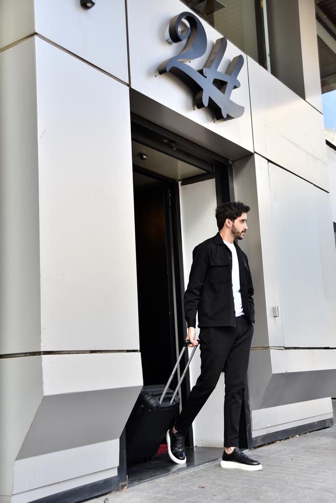 2H Black Travel Luggage Bag