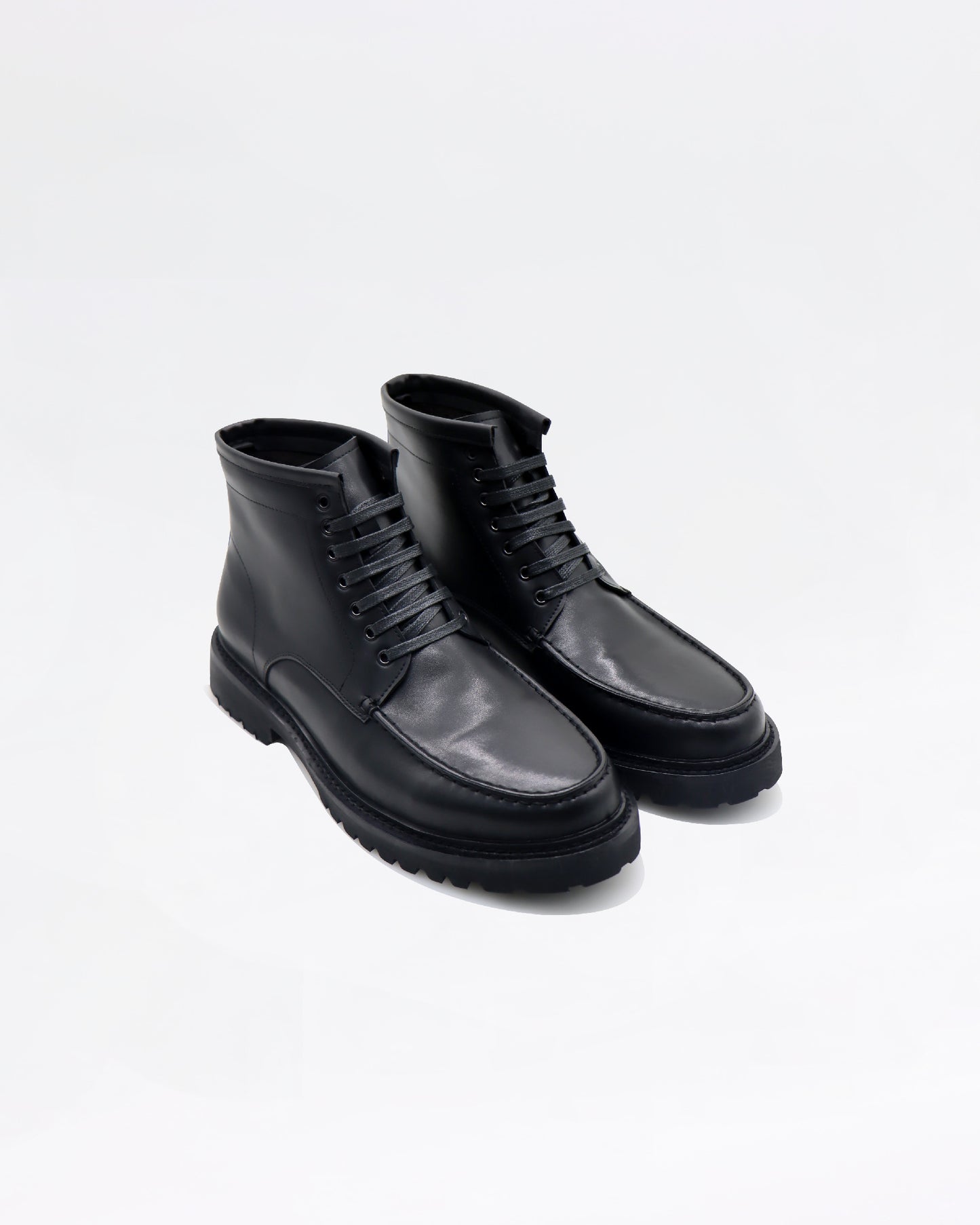 2H #2Y06-2001-8160 Black Leather Boot
