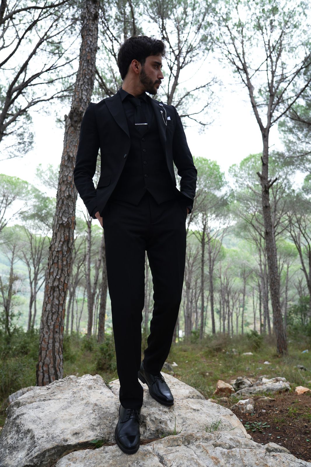 2H Black Casual Embossed Suit