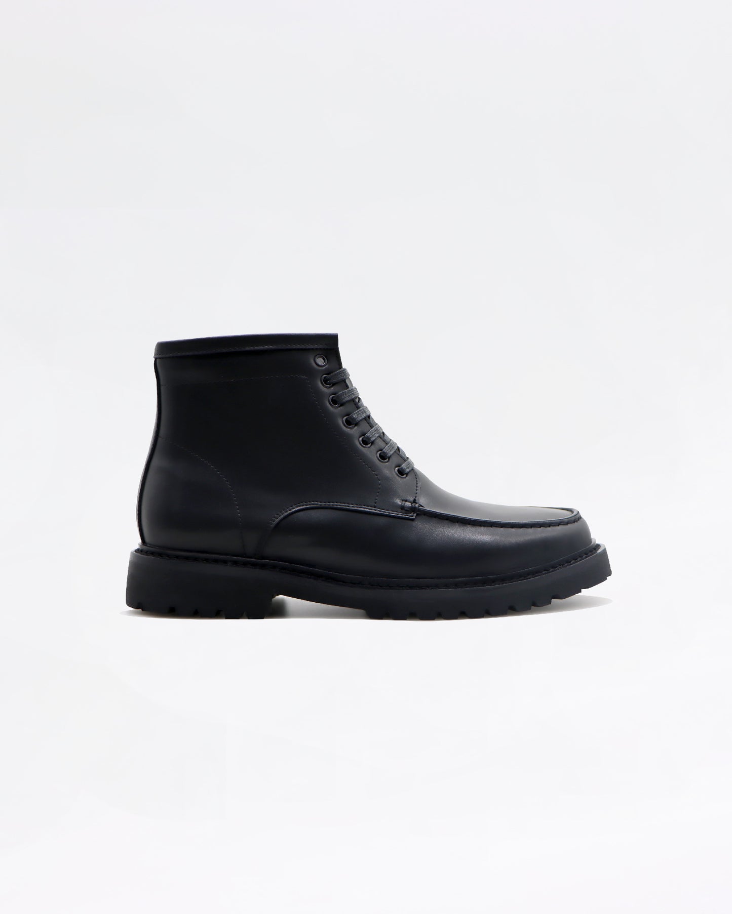 2H #2Y06-2001-8160 Black Leather Boot