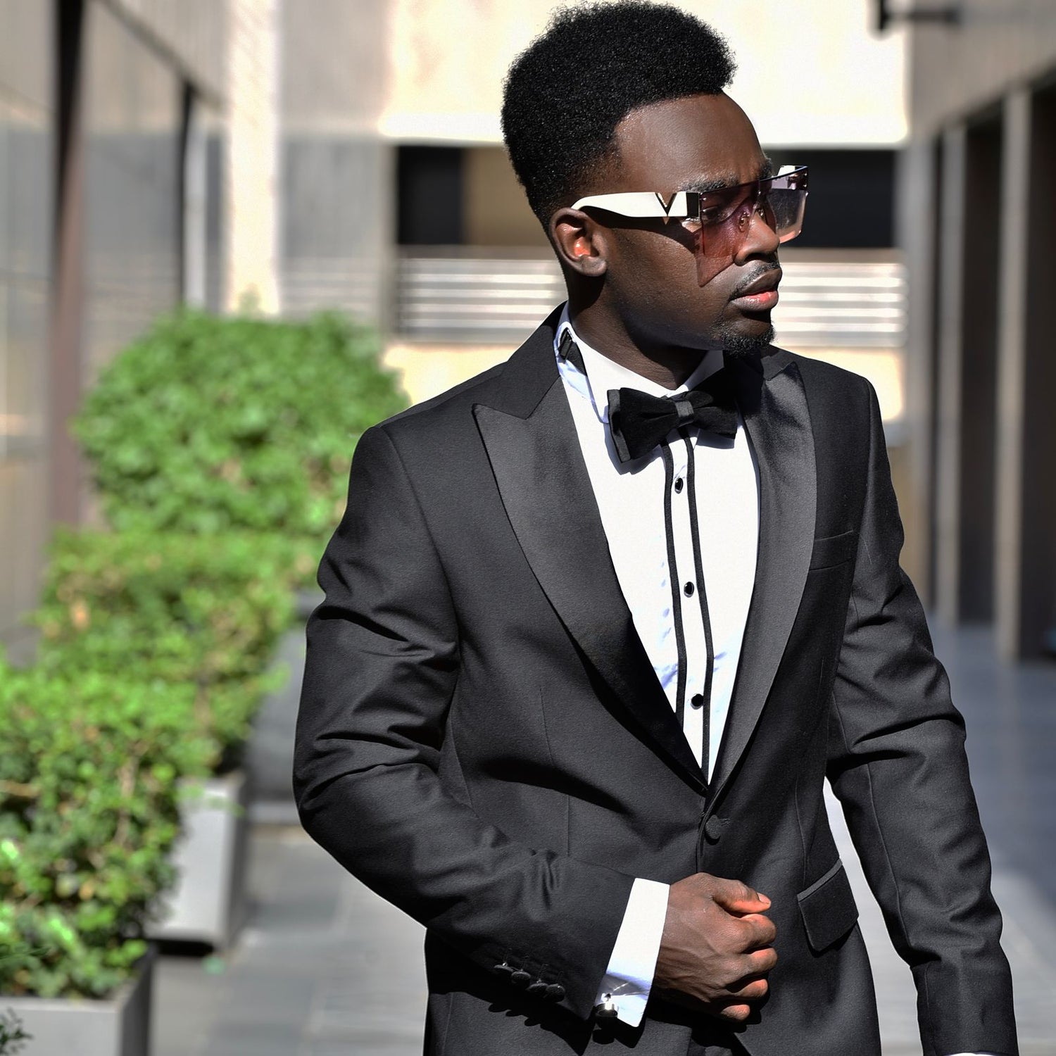 2H Peak Lapel Black Wedding Suit 2 Pieces