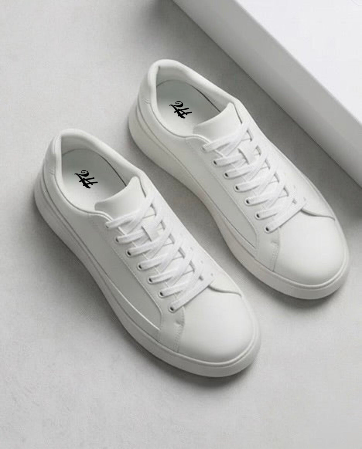 2H #0212 2008 1312 White Casual shoes