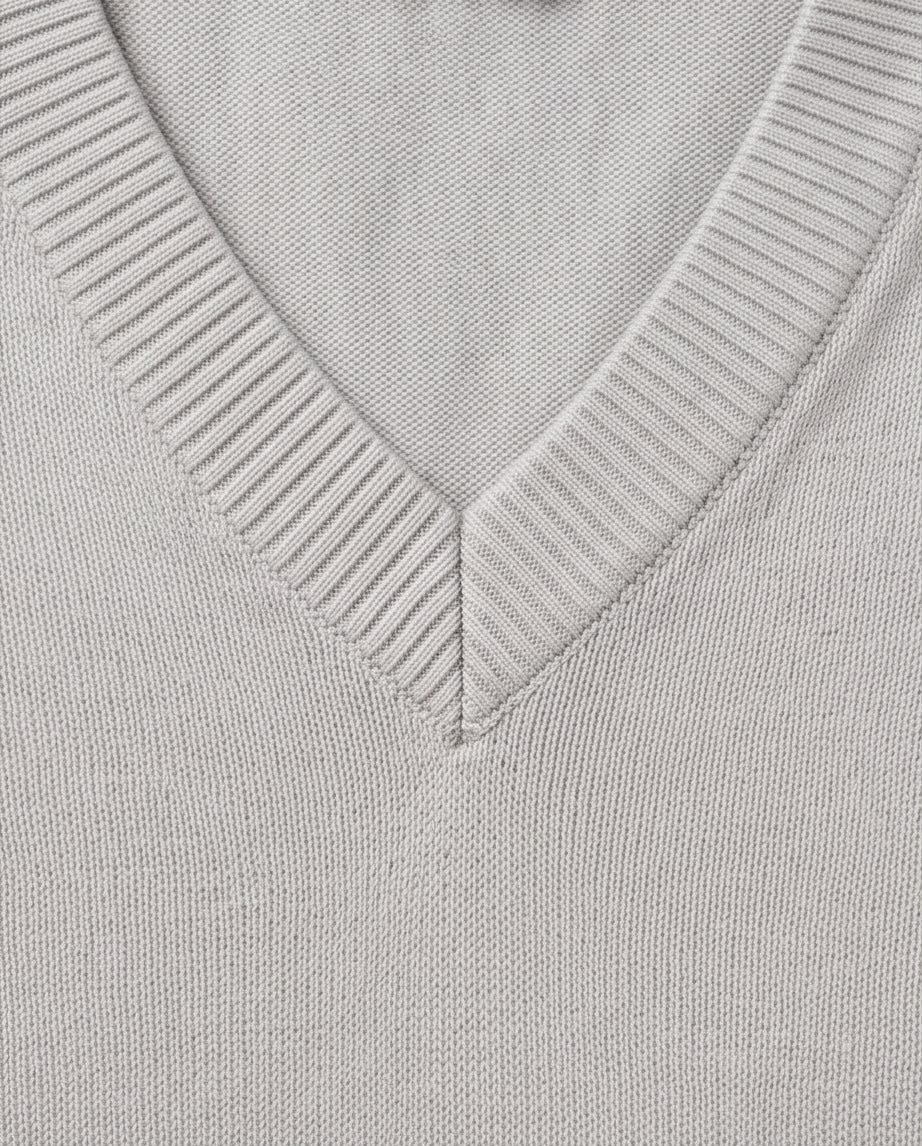 2H V-Neck Knitted Sweater