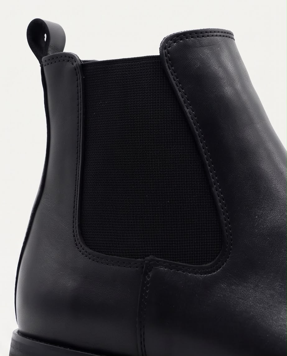 2H #2Y06-1001-8174 Black Chelsea Boot