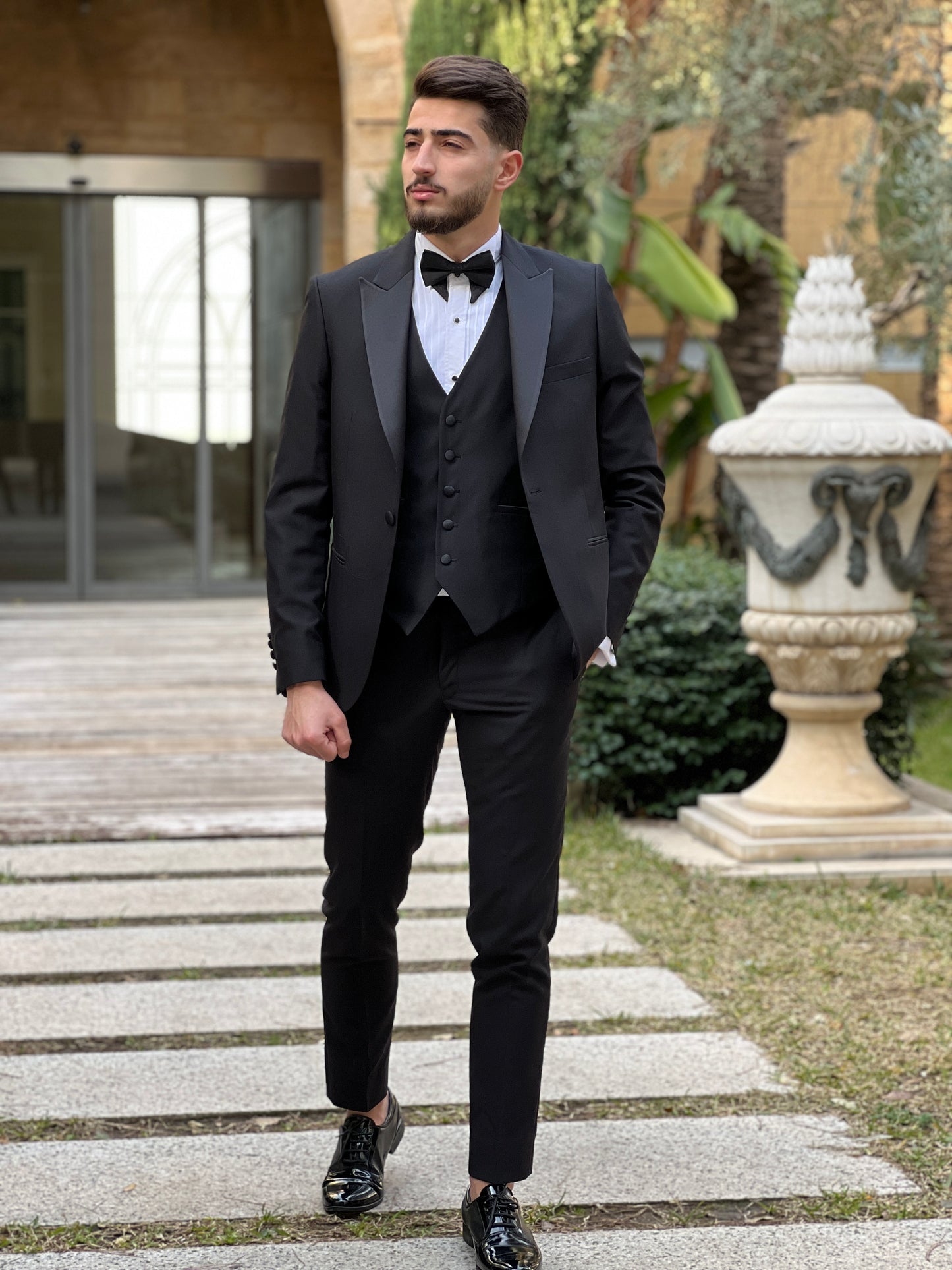 2H black Peaked Lapel Wedding Suit