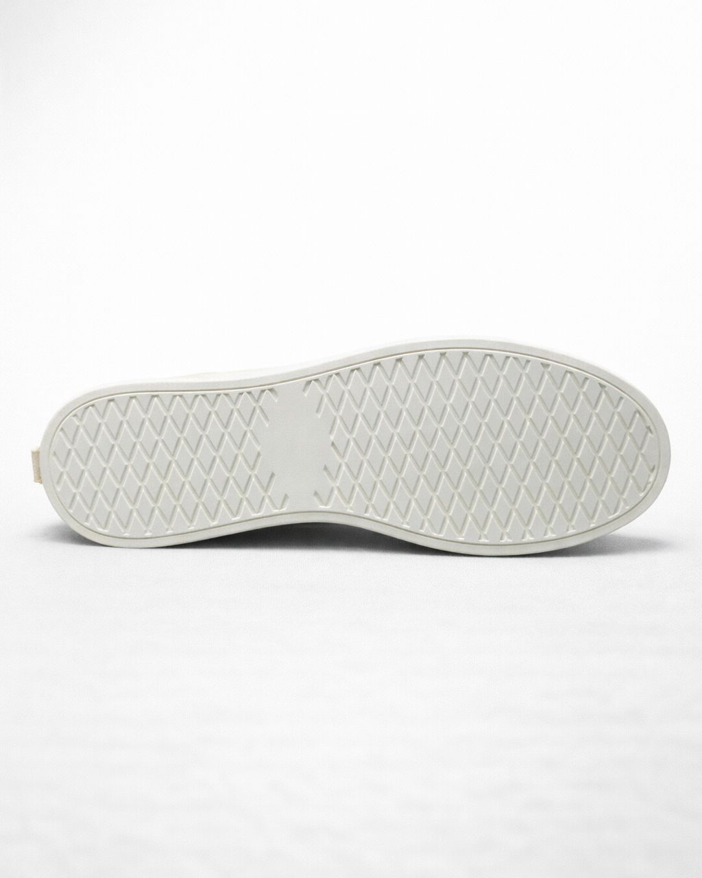 2H #10 White Casual Shoes