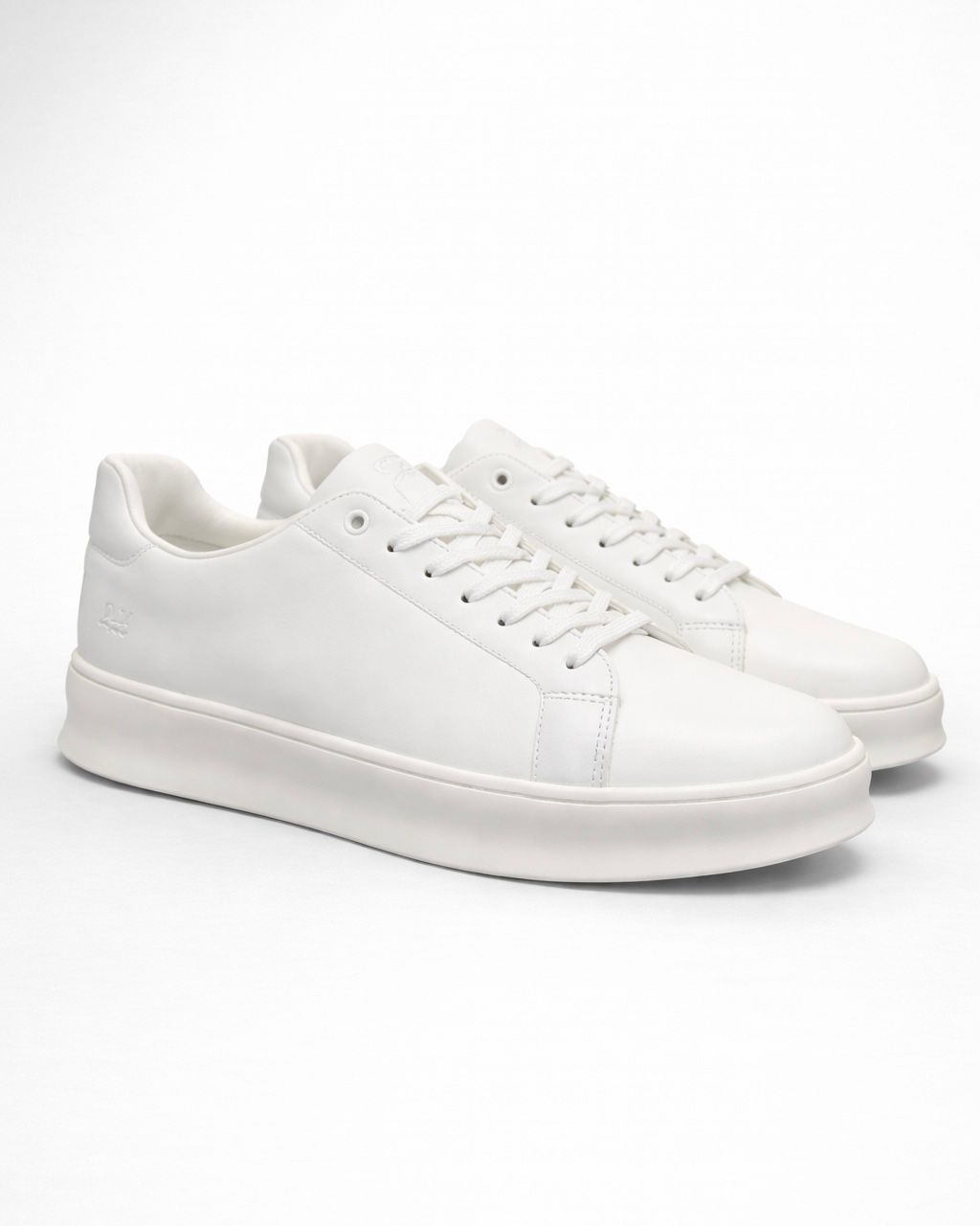 2H #10 White Casual Shoes