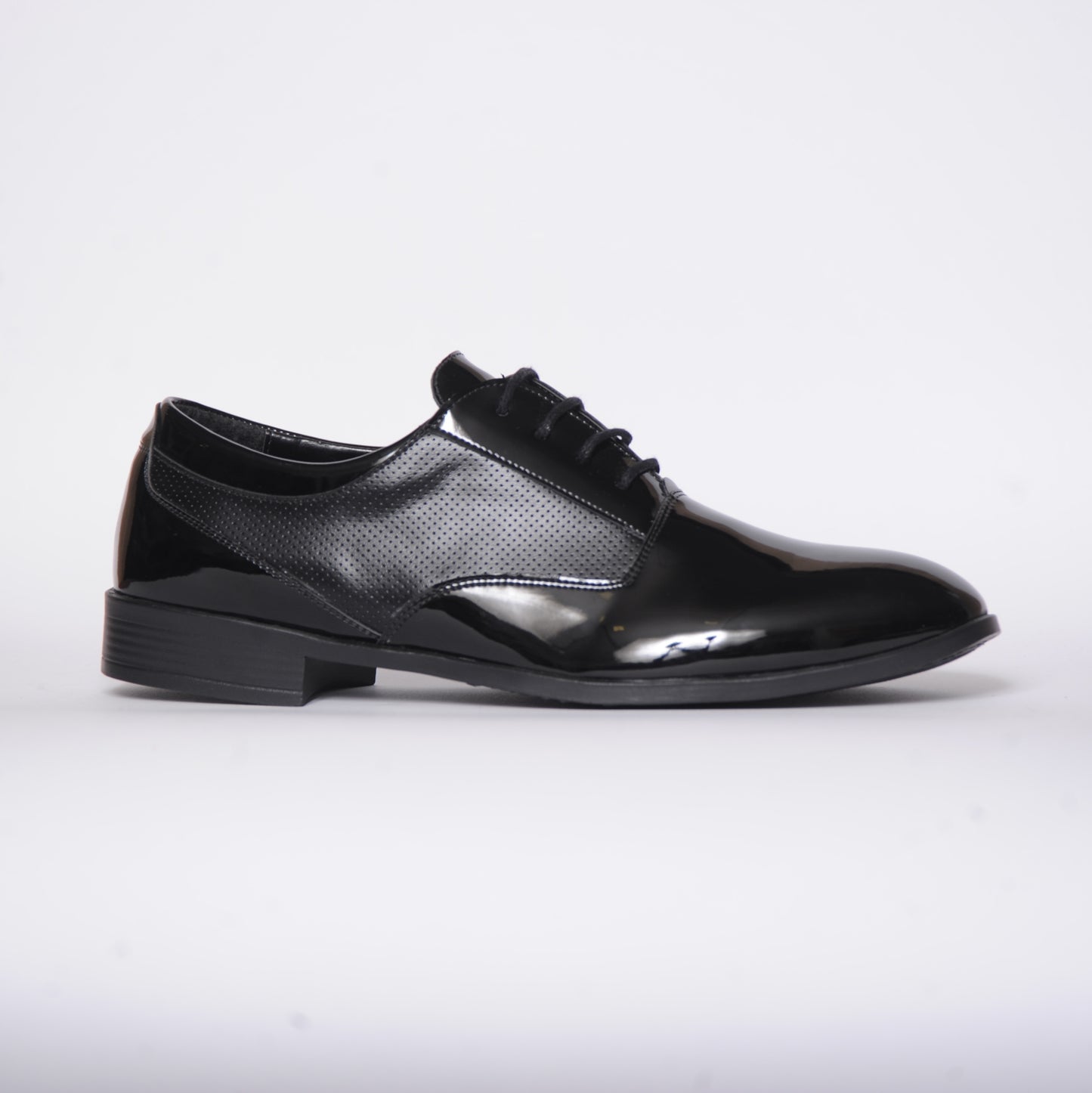 2H #5323 Black Classic Shoes
